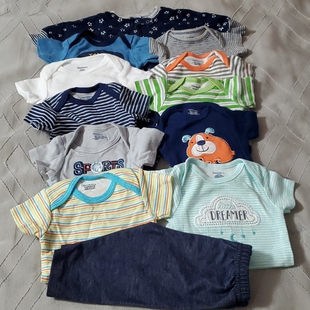 Bundle Of 12 Gerber Infant Boy's Onesies Bodysuits Footsie Size Newborn
